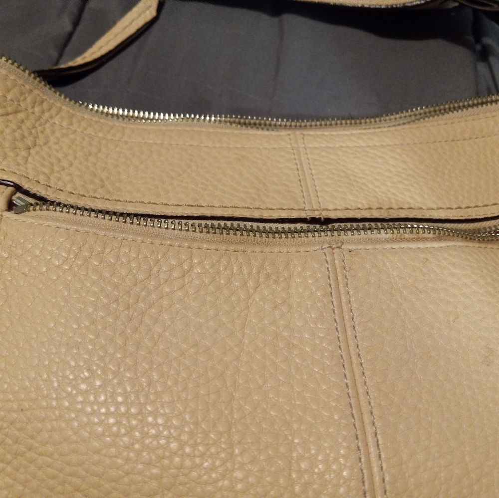 Coach  cream purse